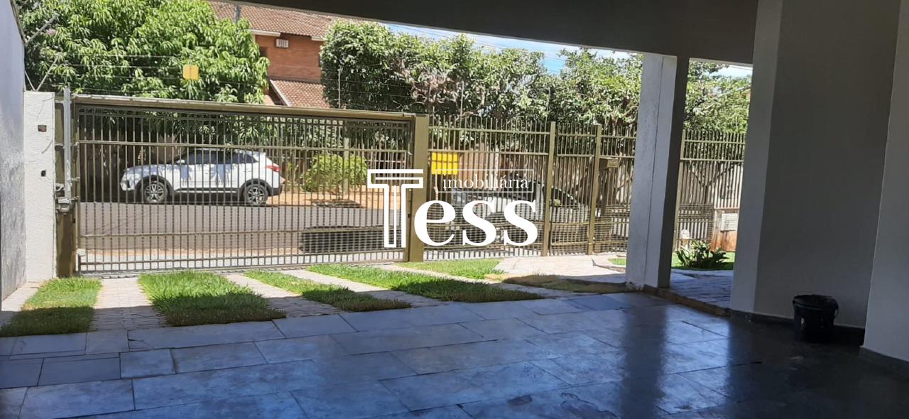 Casa com 3 quartos para aluguel, 350m² — foto 2 de 25
