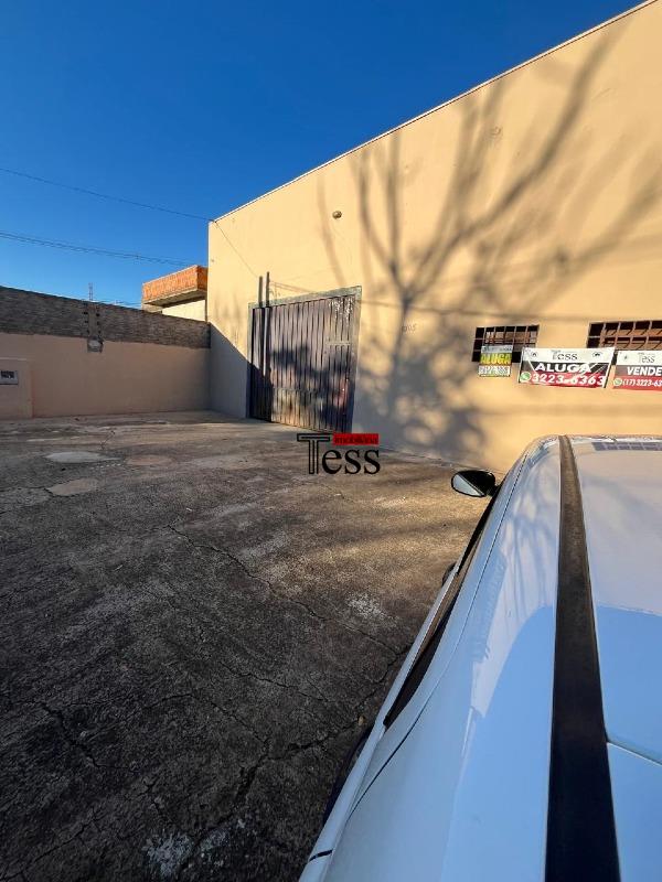 Loja / Salão / Ponto Comercial para aluguel, 330m² — foto 2 de 16
