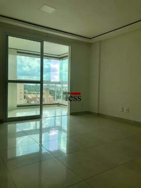 Apartamento com 3 quartos para aluguel, 105m² — foto 3 de 28
