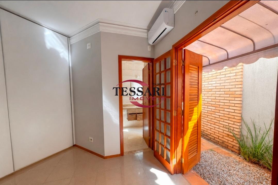 Casa de Condomínio com 3 quartos para aluguel, 250m² — foto 5 de 12