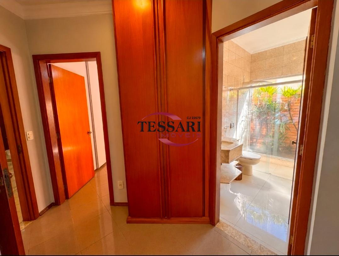 Casa de Condomínio com 3 quartos para aluguel, 250m² — foto 3 de 12