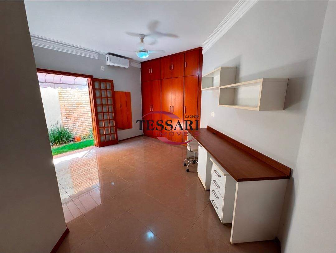 Casa de Condomínio com 3 quartos para aluguel, 250m² — foto 4 de 12