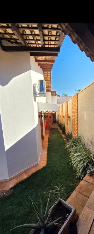 Casa de Condomínio com 3 quartos para aluguel, 250m² — foto 10 de 12