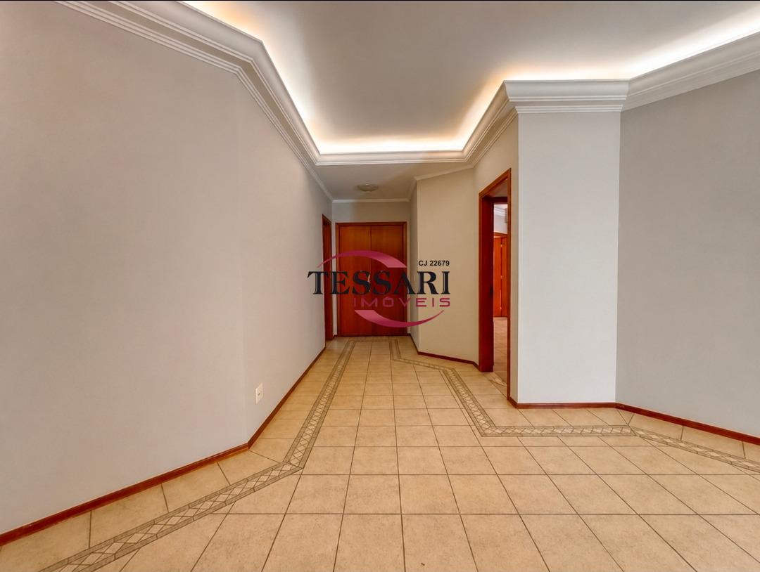 Casa de Condomínio com 3 quartos para aluguel, 250m² — foto 2 de 12