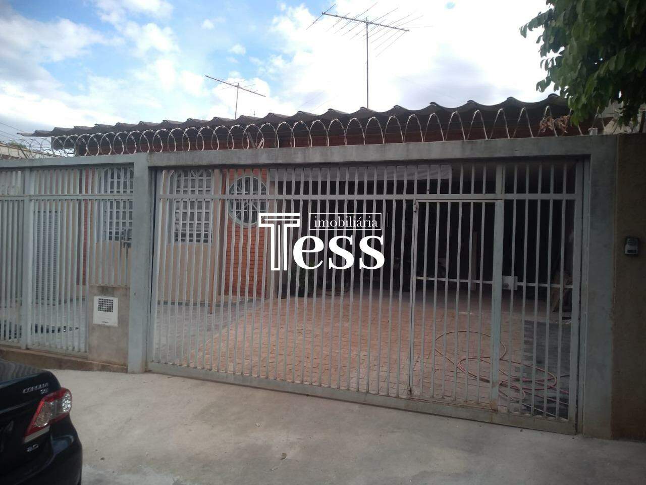 Casa com 3 quartos para aluguel, 154m² — foto 1 de 19