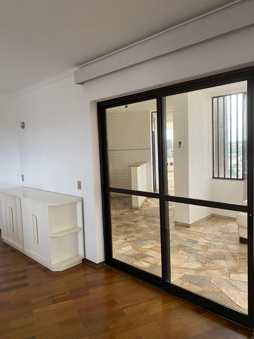 Apartamento com 4 quartos para aluguel, 290m² — foto 11 de 30