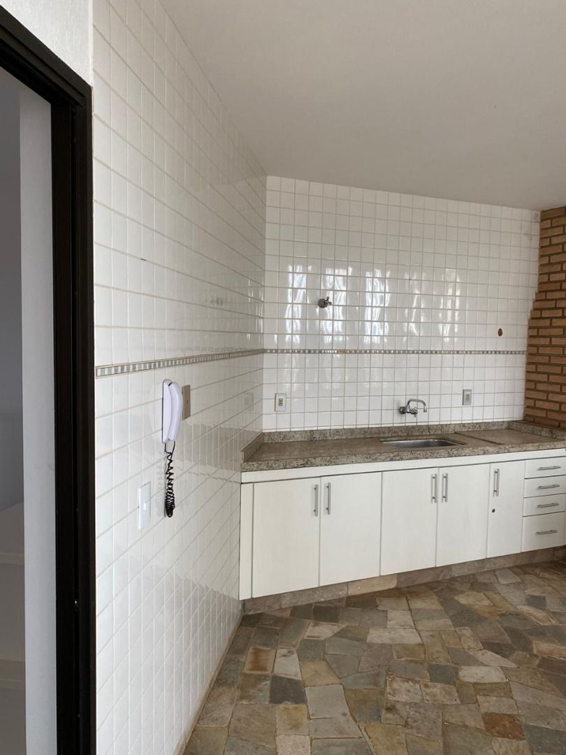 Apartamento com 4 quartos para aluguel, 290m² — foto 18 de 30