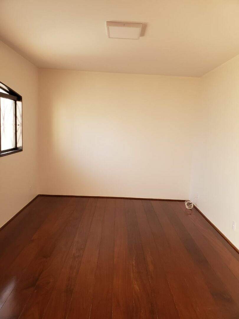 Casa com 3 quartos para aluguel, 280m² — foto 7 de 29