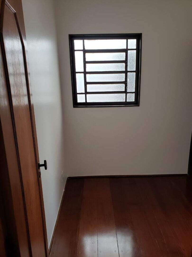Casa com 3 quartos para aluguel, 280m² — foto 10 de 29