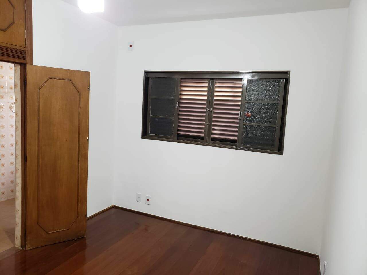 Casa com 3 quartos para aluguel, 280m² — foto 15 de 29