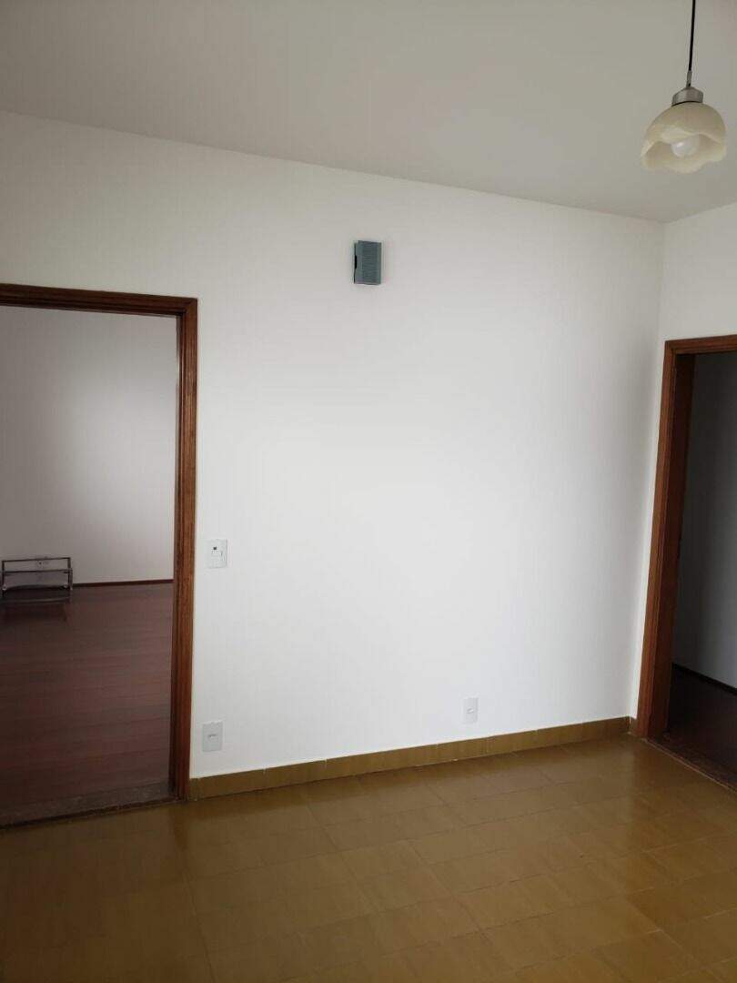 Casa com 3 quartos para aluguel, 280m² — foto 12 de 29