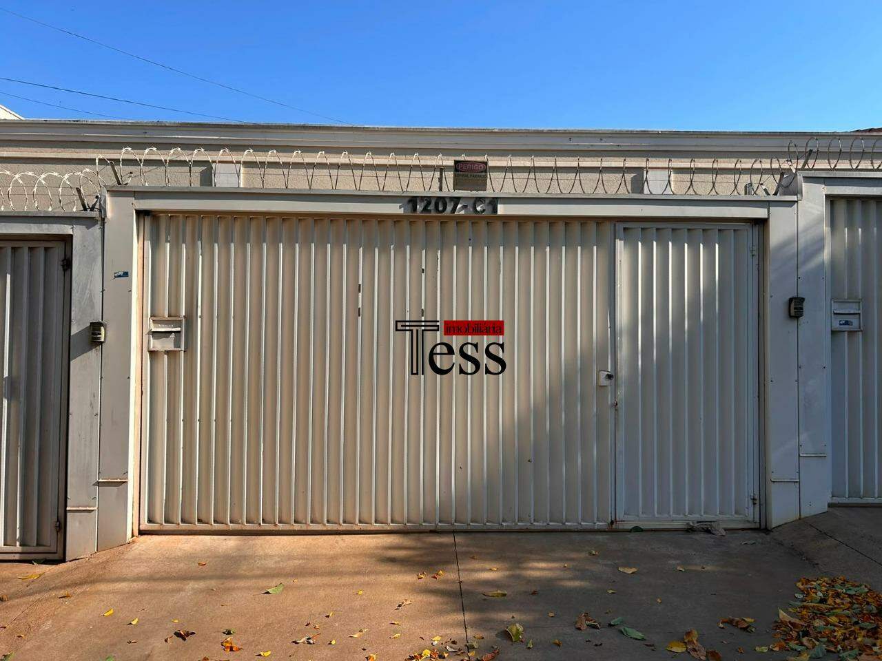 Casa com 2 quartos para aluguel, 180m² — foto 1 de 15