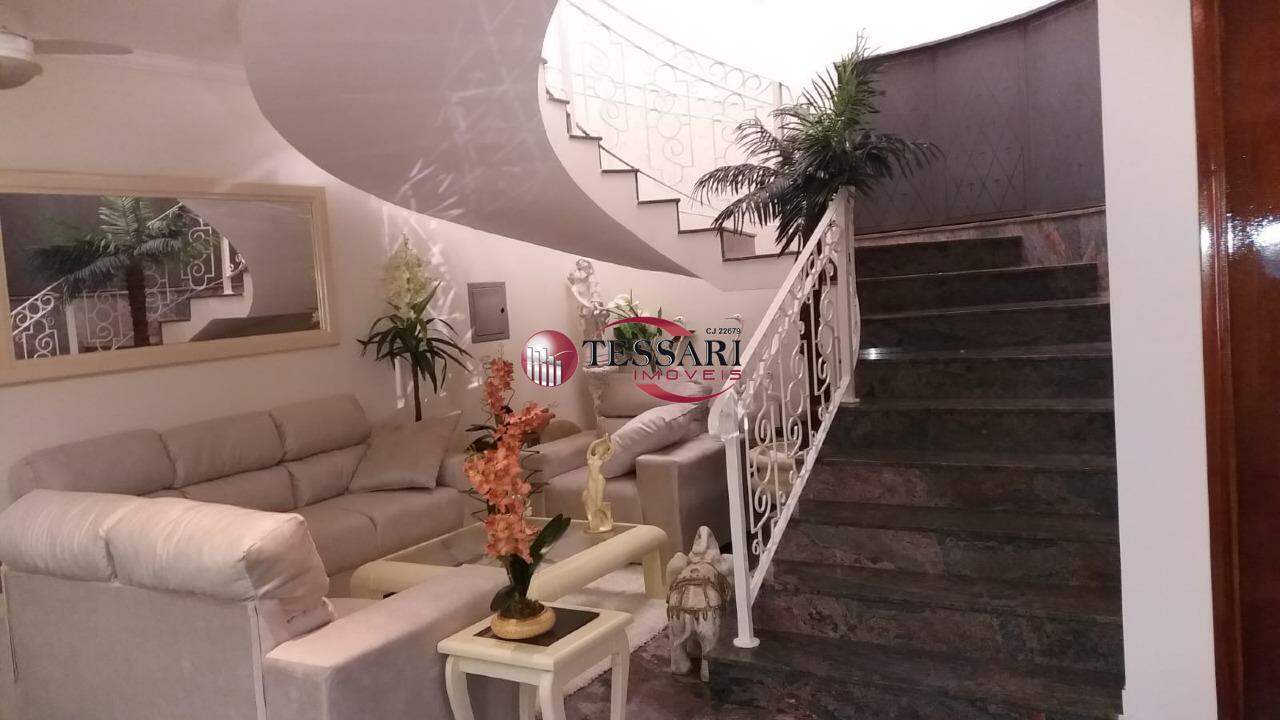 Casa de Condomínio com 4 quartos para aluguel, 460m² — foto 2 de 20