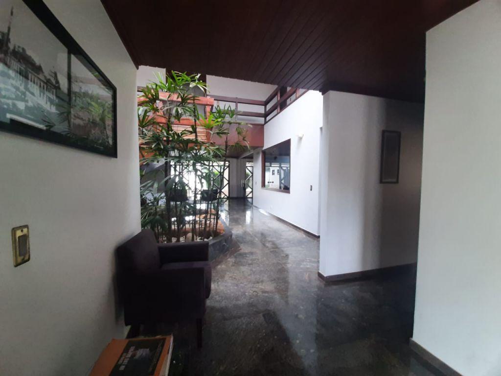 Casa com 4 quartos para aluguel, 750m² — foto 13 de 40