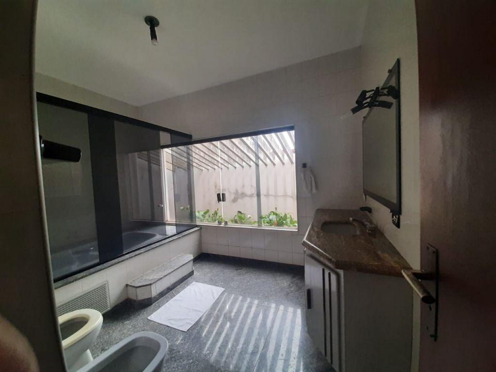 Casa com 4 quartos para aluguel, 750m² — foto 27 de 40