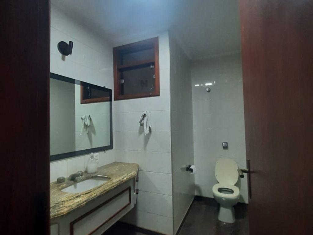 Casa com 4 quartos para aluguel, 750m² — foto 35 de 40