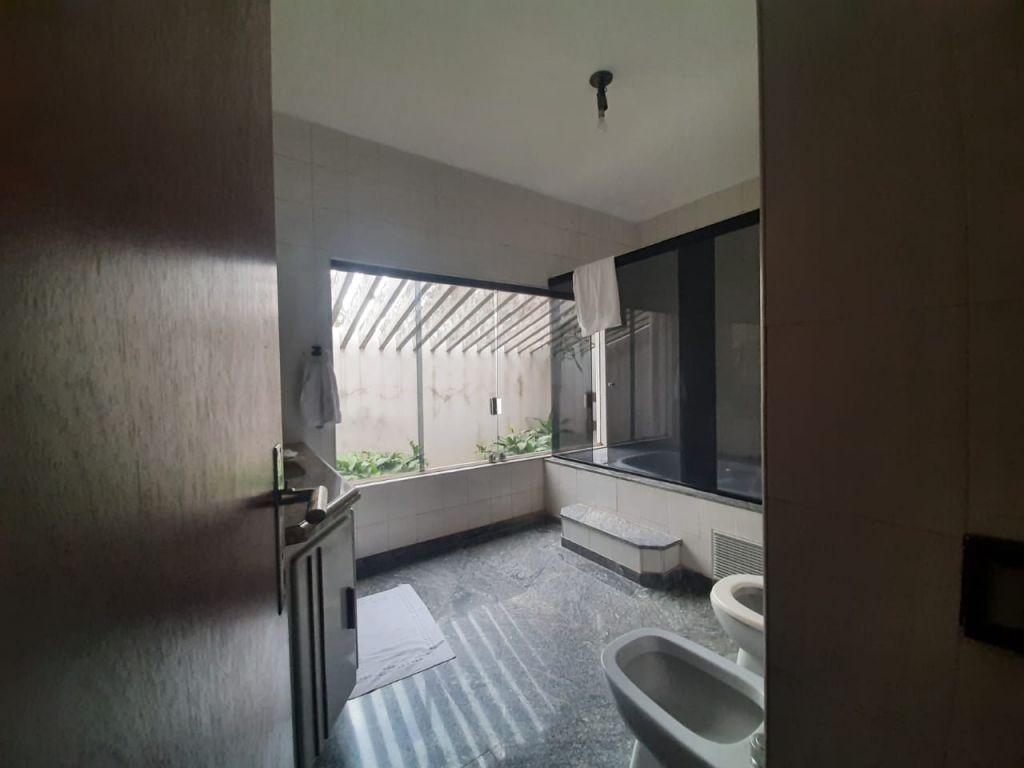 Casa com 4 quartos para aluguel, 750m² — foto 34 de 40