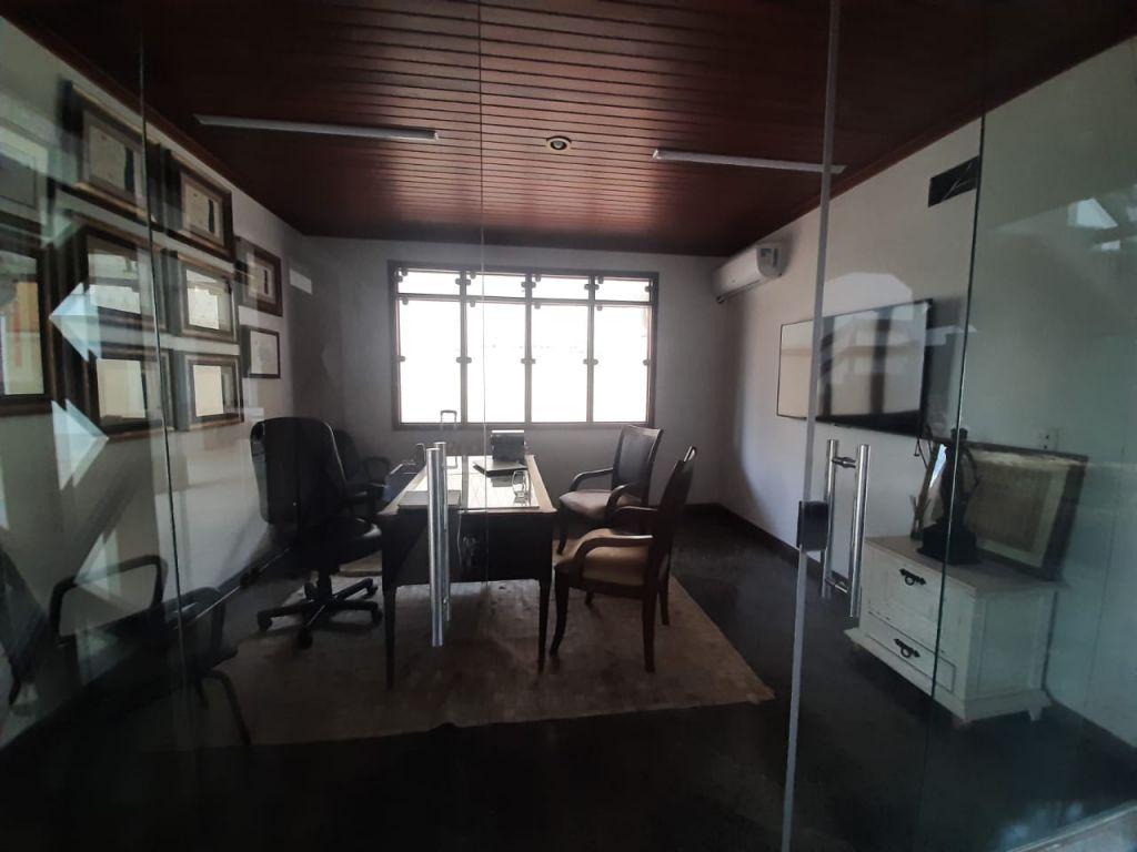 Casa com 4 quartos para aluguel, 750m² — foto 37 de 40