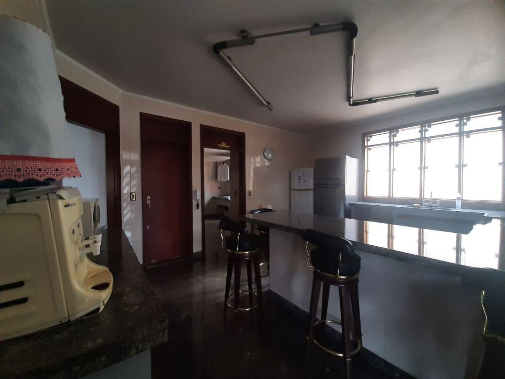 Casa com 4 quartos para aluguel, 750m² — foto 16 de 40