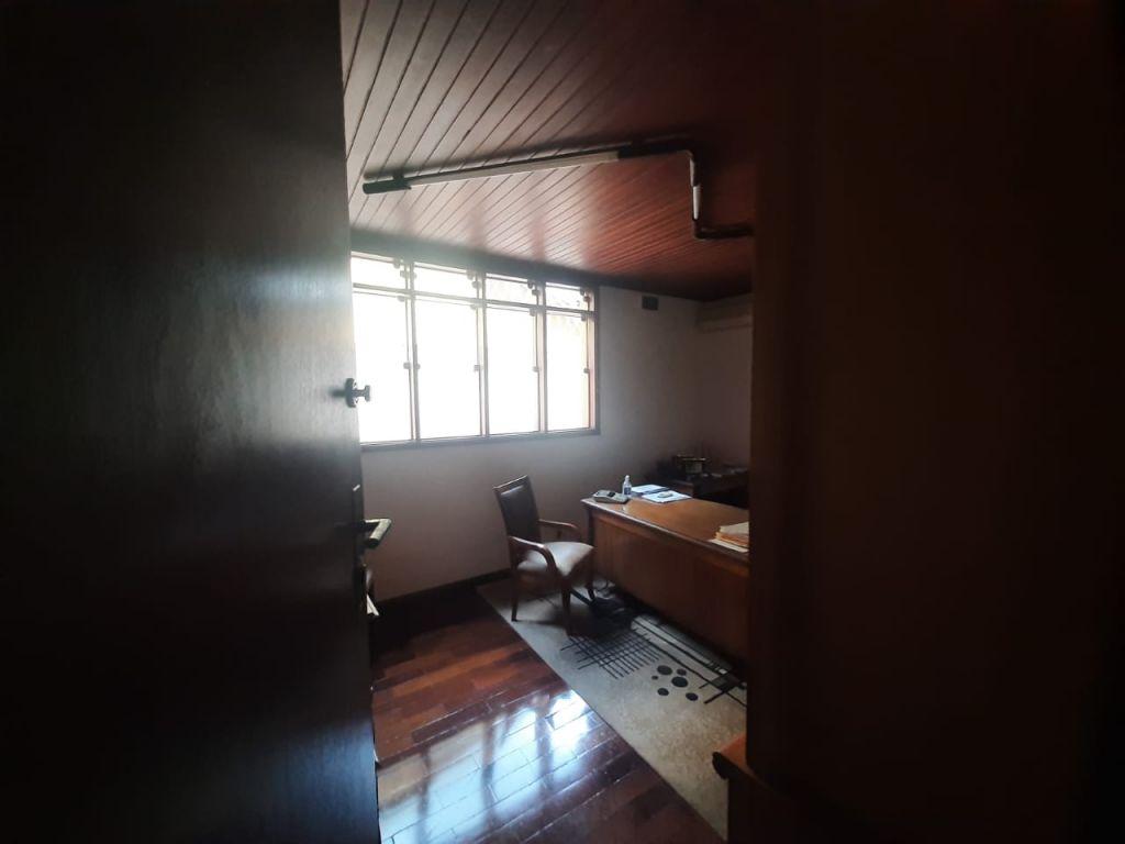 Casa com 4 quartos para aluguel, 750m² — foto 36 de 40