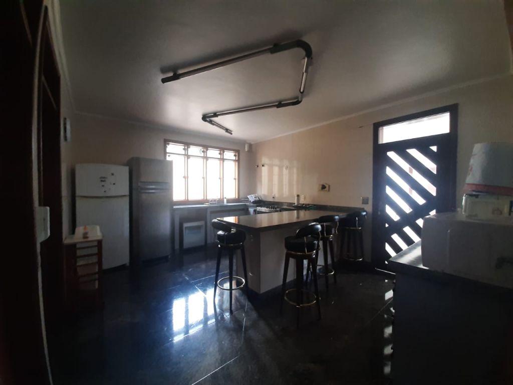 Casa com 4 quartos para aluguel, 750m² — foto 15 de 40