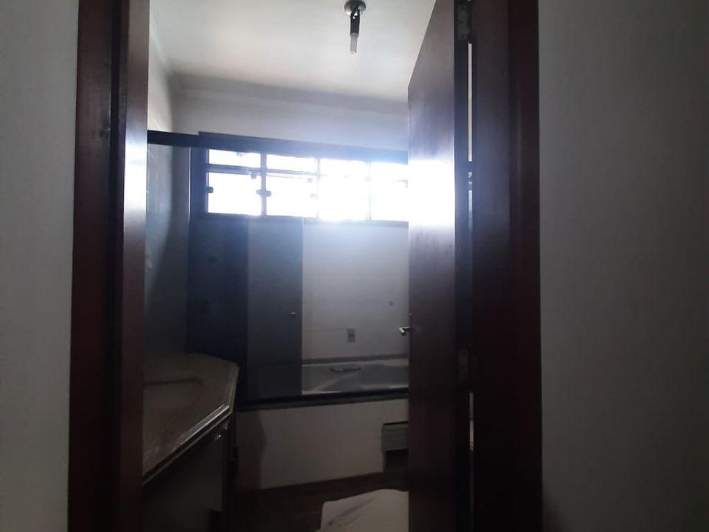 Casa com 4 quartos para aluguel, 750m² — foto 29 de 40