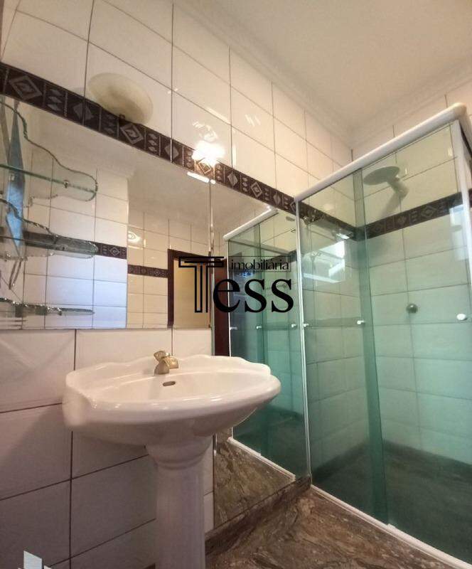 Casa de Condomínio com 4 quartos para aluguel, 240m² — foto 20 de 22