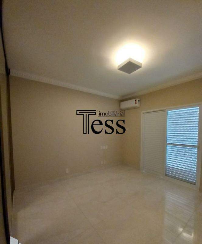 Casa de Condomínio com 4 quartos para aluguel, 240m² — foto 19 de 22
