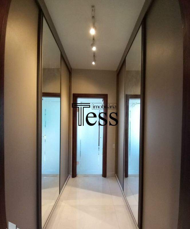 Casa de Condomínio com 4 quartos para aluguel, 240m² — foto 18 de 22