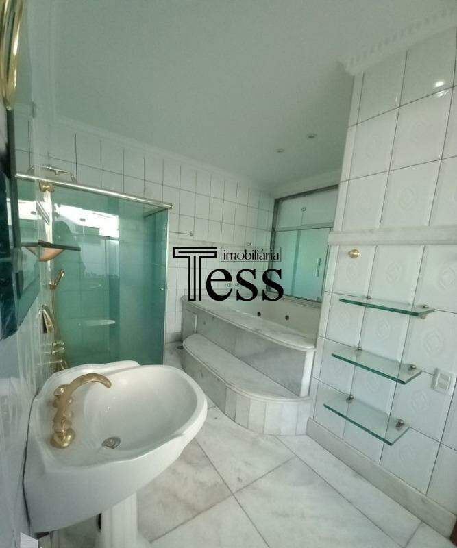 Casa de Condomínio com 4 quartos para aluguel, 240m² — foto 16 de 22