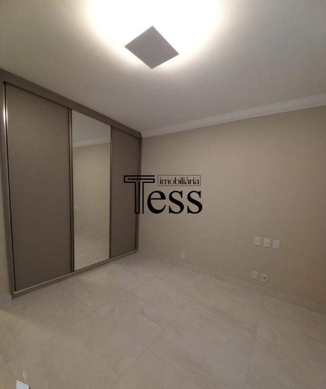 Casa de Condomínio com 4 quartos para aluguel, 240m² — foto 22 de 22
