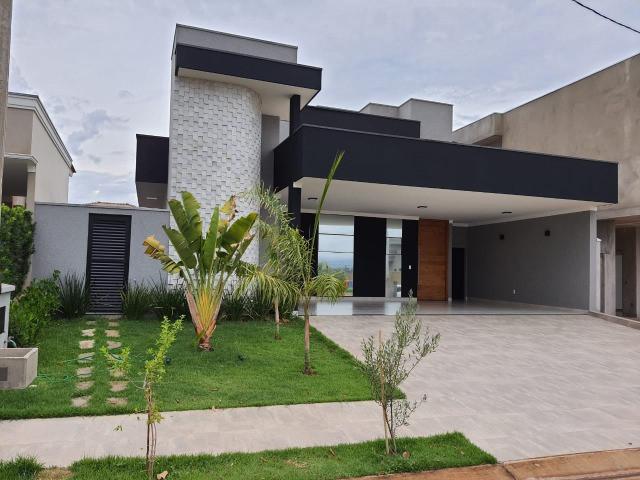 Casa de Condomínio com 4 quartos à venda, 265m² — foto 1 de 9