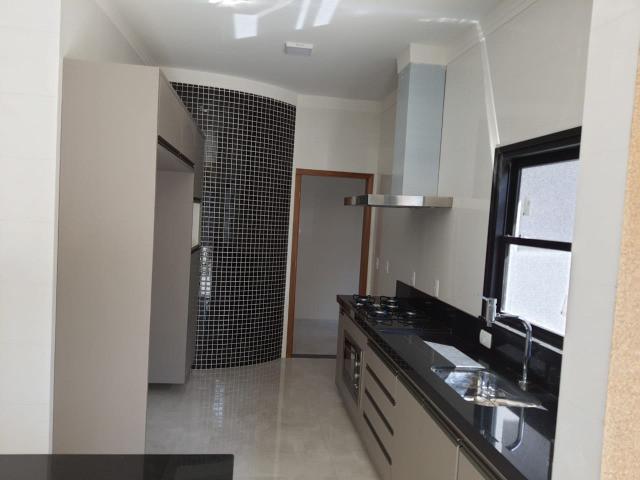 Casa de Condomínio com 4 quartos à venda, 265m² — foto 7 de 9