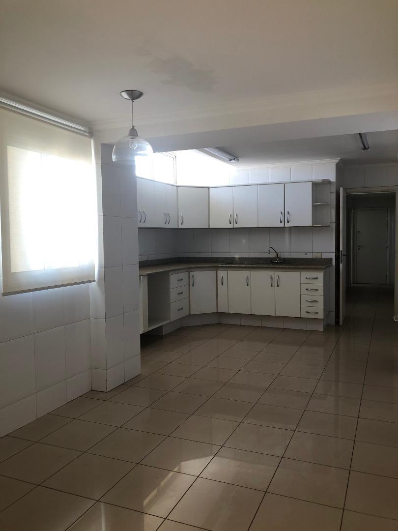 Apartamento com 4 quartos à venda, 300m² — foto 12 de 31