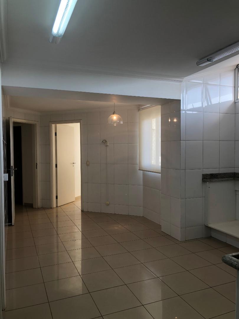 Apartamento com 4 quartos à venda, 300m² — foto 13 de 31