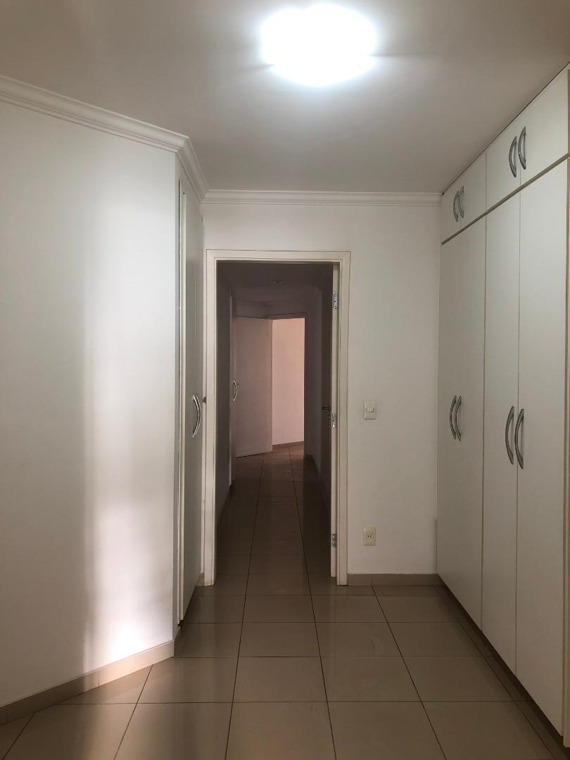 Apartamento com 4 quartos à venda, 300m² — foto 17 de 31