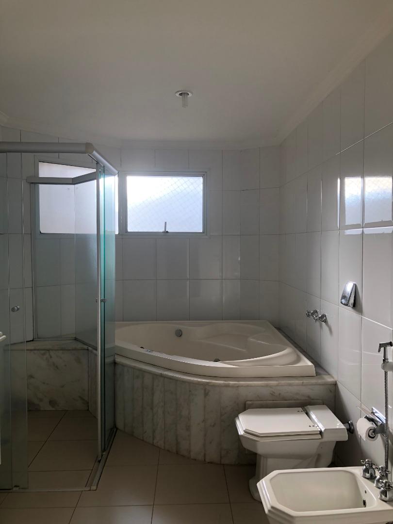 Apartamento com 4 quartos à venda, 300m² — foto 22 de 31