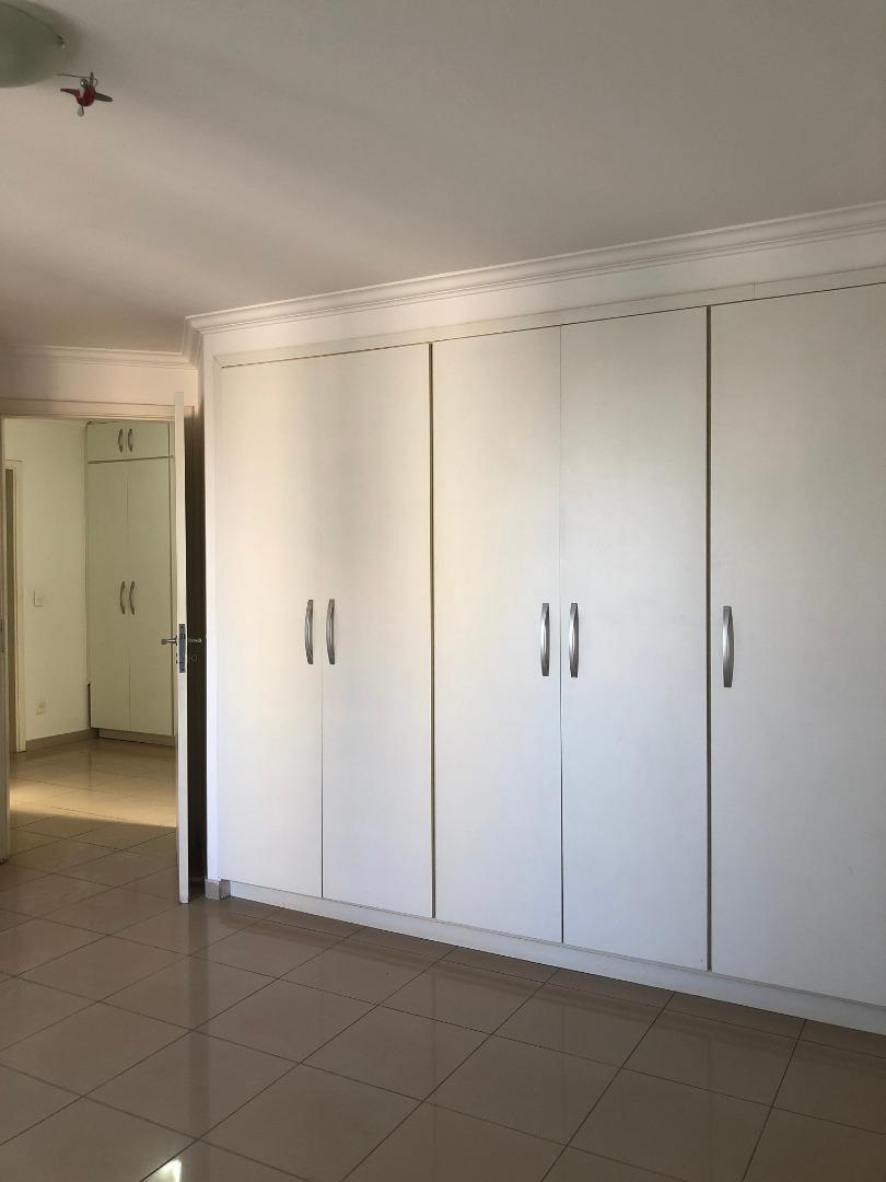 Apartamento com 4 quartos à venda, 300m² — foto 24 de 31