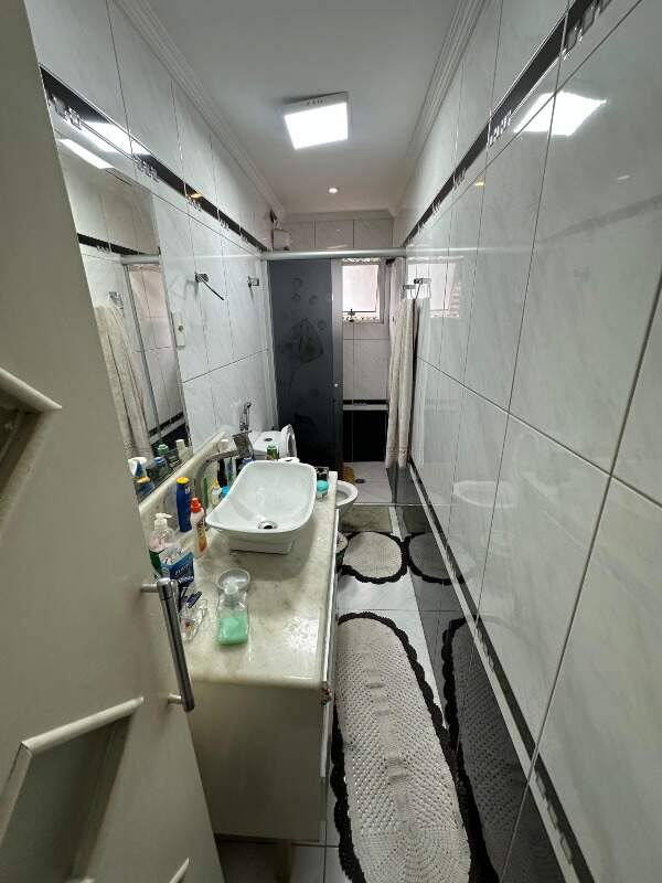 Apartamento à venda no Parque Fongaro: banheiro