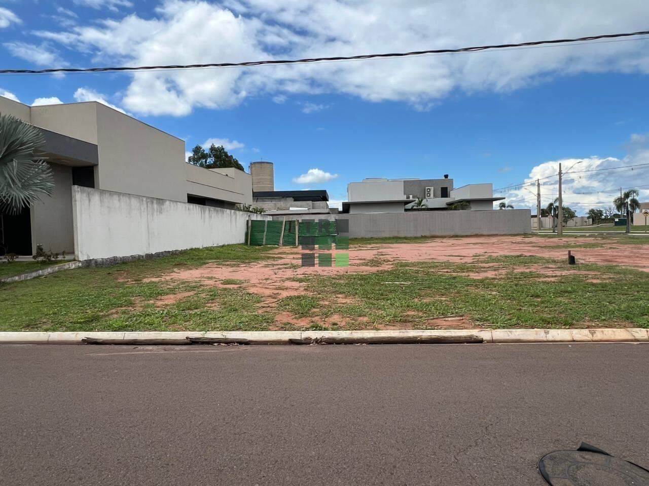 Terreno em condomínio à venda no Villa Dumont, em Três Lagoas: 