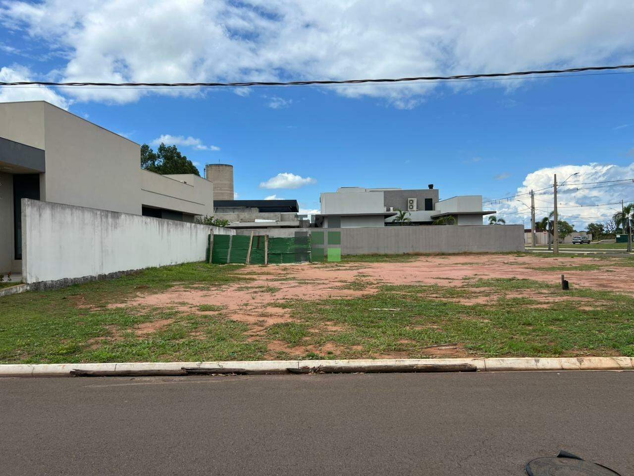 Terreno em condomínio à venda no Villa Dumont, em Três Lagoas: 