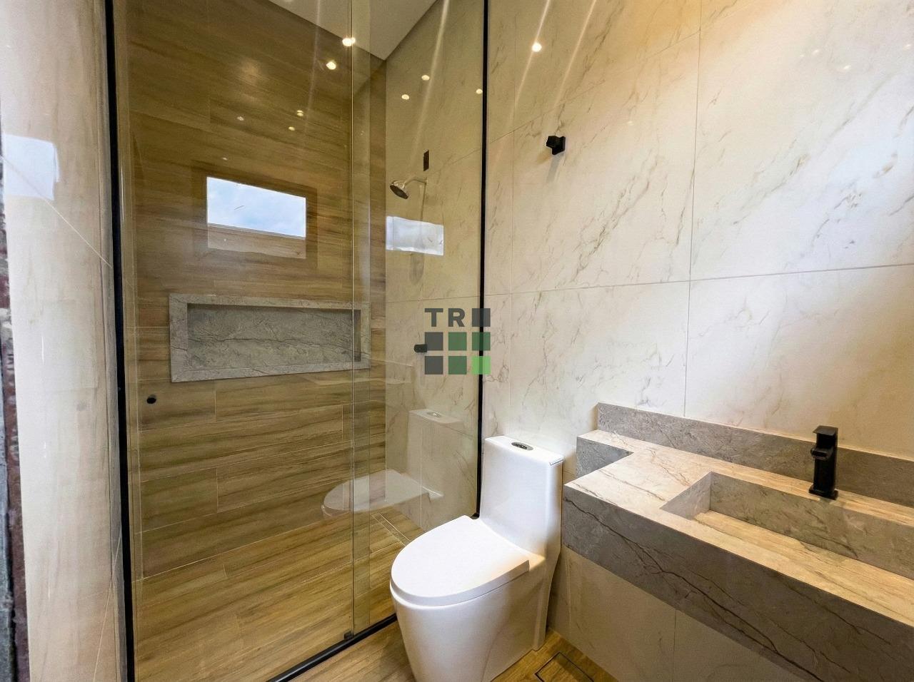 Casa em condomínio 3 quartos 3 suítes à venda Residencial Villa de León no Portal das Araras, em Três Lagoas: Banheiro da suíte