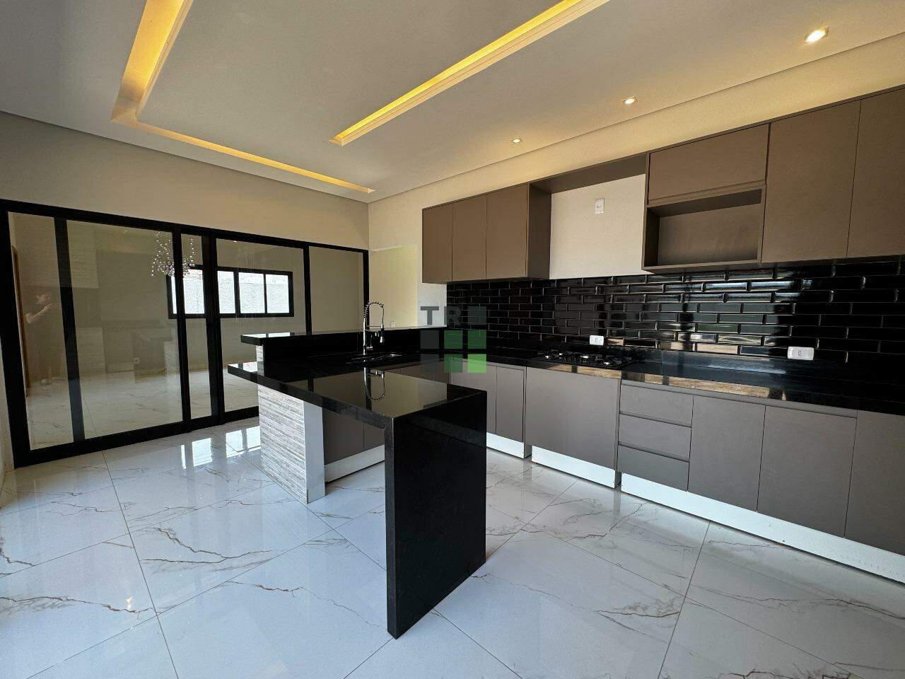 Casa em condomínio 3 quartos 3 suítes para aluguel Residencial Villa de León no Portal das Araras, em Três Lagoas: 