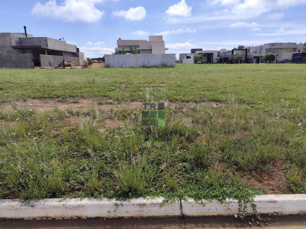 Terreno em condomínio à venda no Villa de León, em Três Lagoas: 