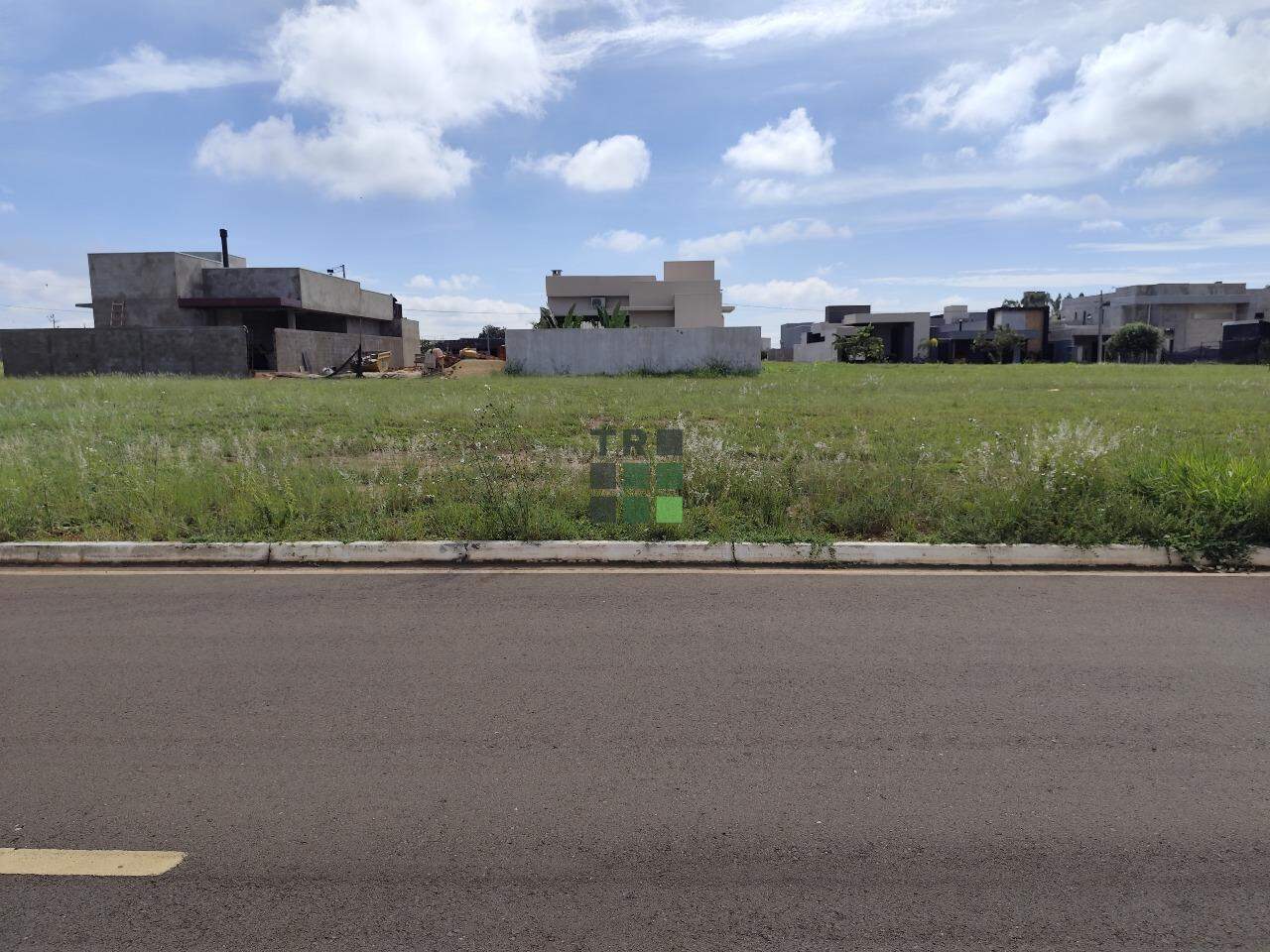 Terreno em condomínio à venda no Villa de León, em Três Lagoas: 