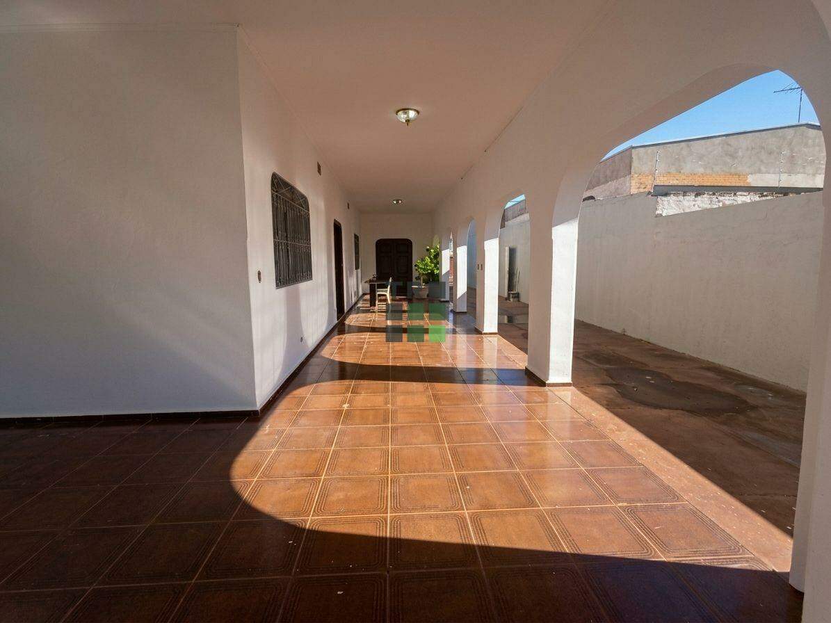 Casa 3 quartos 3 suítes para aluguel no Centro, em Três Lagoas: 