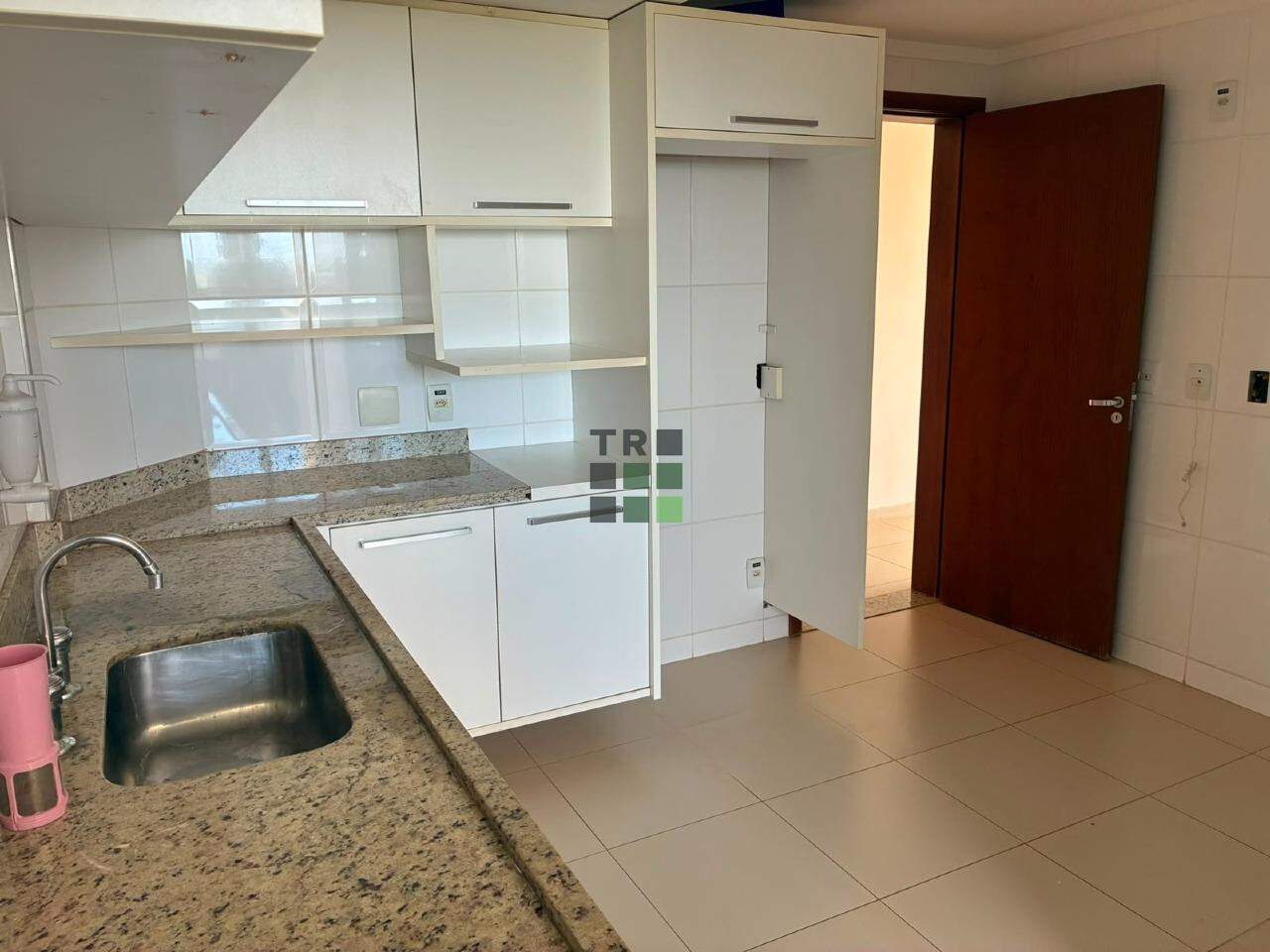 Apartamento 3 quartos 1 suíte para aluguel Edifício Ramez Tebet no Interlagos, em Três Lagoas: 
