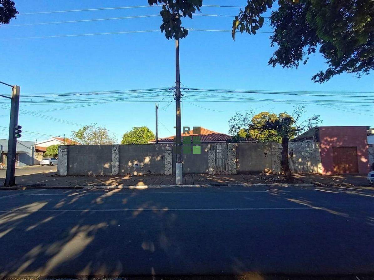 Casa 4 quartos para aluguel no Centro, em Três Lagoas: 