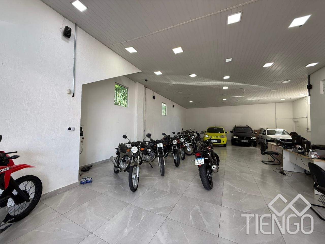 Salão para aluguel no Jardim Maria Bruschi Modeneis: 