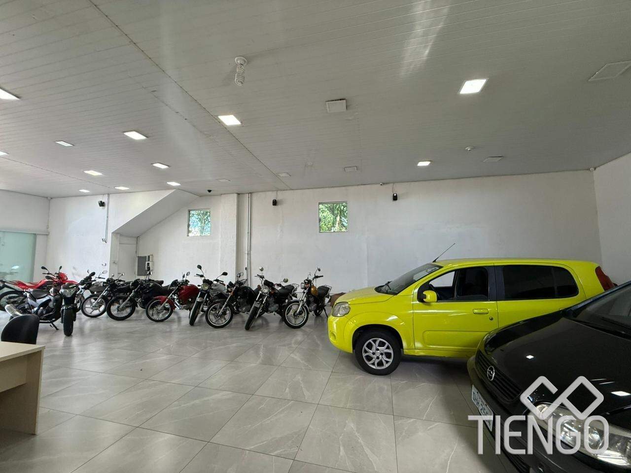 Salão para aluguel no Jardim Maria Bruschi Modeneis: 